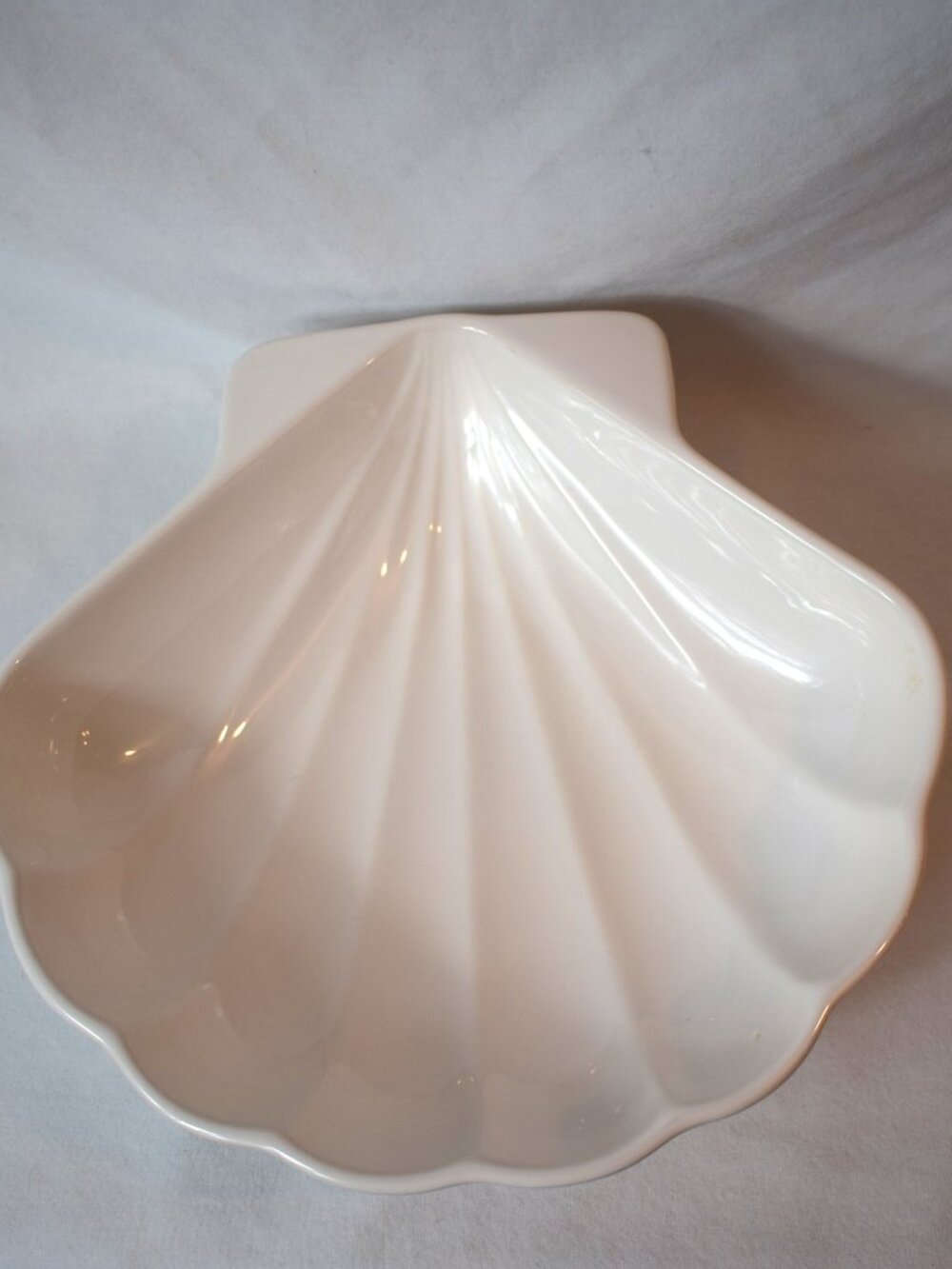 Vintage Pfaltzgraff Heritage White Seashell Serving Bowl